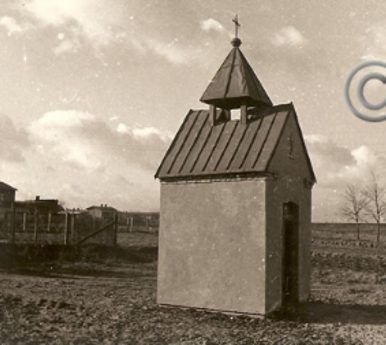 Wygląd kapliczki w latach sześćdziesiątych XX wieku.